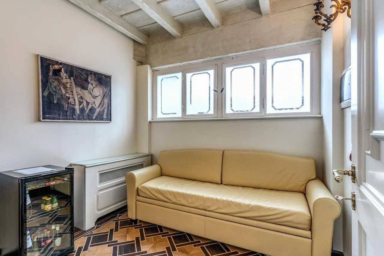 Hotel Santa Marta Suites Милан Италия