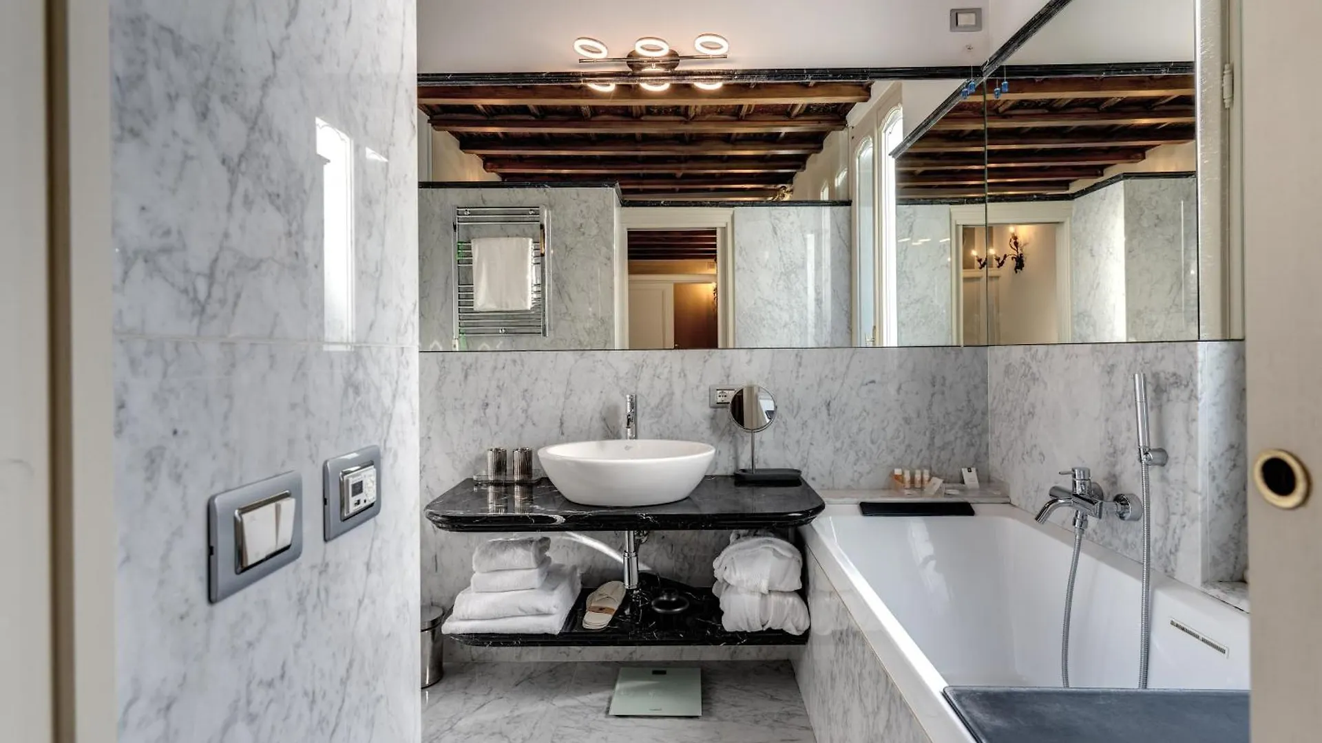 Hotel Santa Marta Suites Милан Италия